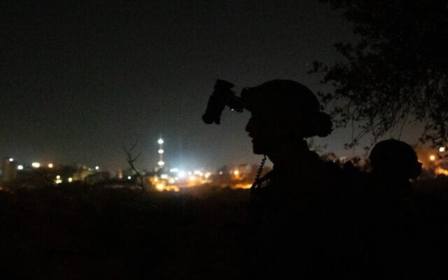 Des soldats israéliens en opération en Cisjordanie, le 2 septembre 2022. (Crédit : Armée israélienne) Des soldats israéliens en opération en Cisjordanie, le 2 septembre 2022. (Crédit : Armée israélienne)