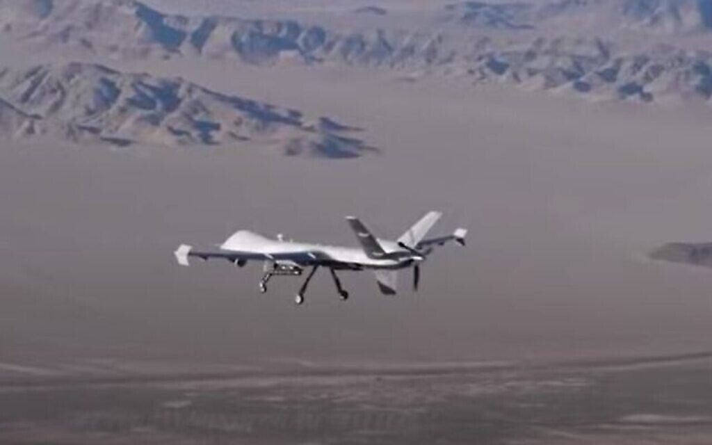 Un drone de combat iranien Shahed-129. (Crédit : Capture d'écran/YouTube/Future technologie militaire)