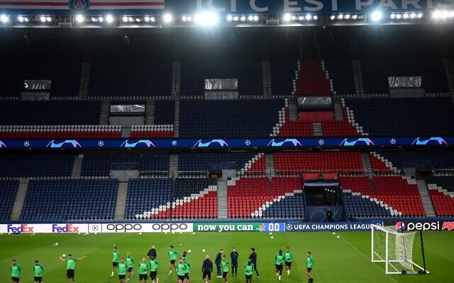 Les joueurs du Maccabi Haïfa en entraînement au Parc des Princes, le 24 octobre 2022, à la veille de leur match de football du premier tour du groupe H de l'UEFA Champions League contre le Paris Saint-Germain. (Crédit : Anne-Christine POUJOULAT / AFP) Les joueurs du Maccabi Haïfa en entraînement au Parc des Princes, le 24 octobre 2022, à la veille de leur match de football du premier tour du groupe H de l'UEFA Champions League contre le Paris Saint-Germain. (Crédit : Anne-Christine POUJOULAT / AFP)