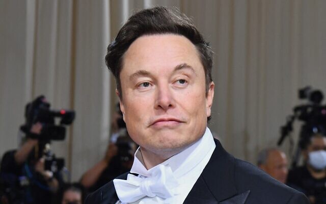 Elon Musk, arrive au Met Gala 2022 au Metropolitan Museum of Art à New York, le 2 mai 2022. (Crédit : Angela Weiss / AFP / Archive) Elon Musk, arrive au Met Gala 2022 au Metropolitan Museum of Art à New York, le 2 mai 2022. (Crédit : Angela Weiss / AFP / Archive)