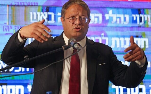 Le député israélien d'extrême-droite et leader d'Otzma Yehudit Itamar Ben-Gvir pendant une conférence de presse pré-électorale à Jérusalem, le 30 octobre 2022. (Crédit : AHMAD GHARABLI / AFP) Le député israélien d'extrême-droite et leader d'Otzma Yehudit Itamar Ben-Gvir pendant une conférence de presse pré-électorale à Jérusalem, le 30 octobre 2022. (Crédit : AHMAD GHARABLI / AFP)