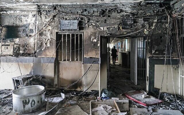 Une photo obtenue par l'agence de presse iranienne Mizan le 16 octobre 2022 montre des dégâts causés par un incendie dans la tristement célèbre prison d'Evin, au nord-ouest de la capitale iranienne Téhéran. (Crédit : KOOSHA MAHSHID FALAHI / MIZAN / AFP) Une photo obtenue par l'agence de presse iranienne Mizan le 16 octobre 2022 montre des dégâts causés par un incendie dans la tristement célèbre prison d'Evin, au nord-ouest de la capitale iranienne Téhéran. (Crédit : KOOSHA MAHSHID FALAHI / MIZAN / AFP)