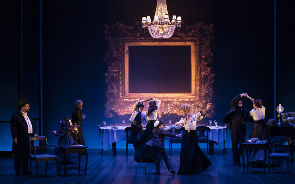  Une scène de la production de Broadway de la pièce de Tom Stoppard "Leopoldstadt", en octobre 2022. (Crédit : Joan Marcus)