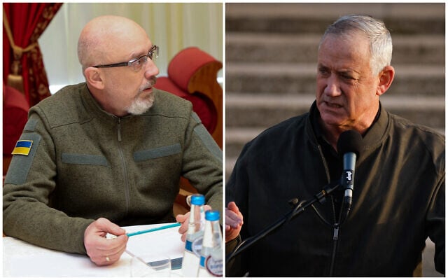 Le ministre de la Défense Benny Gantz, à droite, fait une déclaration aux médias au siège du Commandement du centre de Tsahal à Jérusalem, le 30 mars 2022, et le ministre de la Défense ukrainien Oleksii Reznikov participe à des pourparlers de paix dans la région de Gomel, en Biélorussie, le 28 février 2022. (Crédits : Olivier Fitoussi/Flash90 & Sergei Kholodilin/BelTA/AP) Le ministre de la Défense Benny Gantz, à droite, fait une déclaration aux médias au siège du Commandement du centre de Tsahal à Jérusalem, le 30 mars 2022, et le ministre de la Défense ukrainien Oleksii Reznikov participe à des pourparlers de paix dans la région de Gomel, en Biélorussie, le 28 février 2022. (Crédits : Olivier Fitoussi/Flash90 & Sergei Kholodilin/BelTA/AP)
