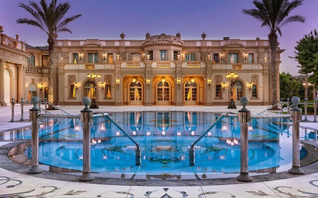 Le manoir de Césarée en vente avec une réduction de 42 %, octobre 2022 (Crédit : Sotheby International Realty).