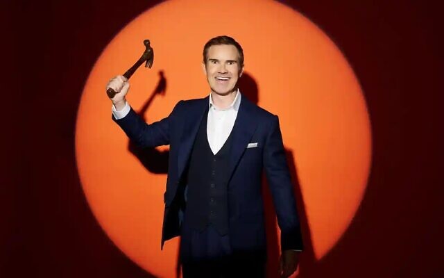 Image promotionnelle de Jimmy Carr Destroys Art. (Crédit : Rob Parfitt/Channel 4)
