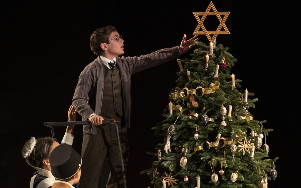  Une scène de la production de Broadway de la pièce de Tom Stoppard "Leopoldstadt", en octobre 2022. (Crédit : Joan Marcus)