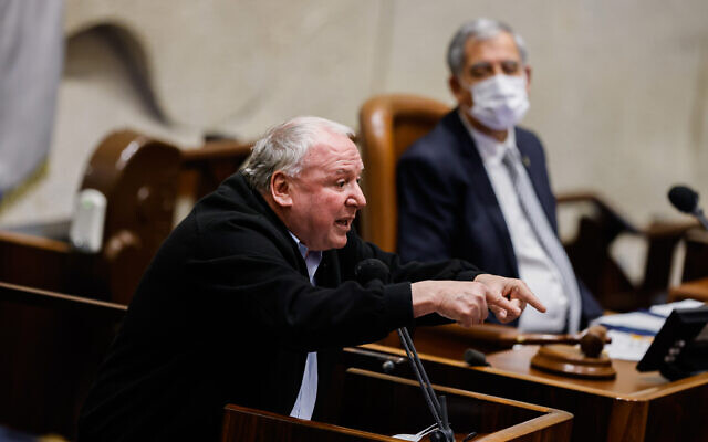 Le député David Amsalem pendant une séance plénière à la Knesset de Jérusalem, le 7 février 2022. (Crédit : Olivier Fitoussi/Flash90) Le député David Amsalem pendant une séance plénière à la Knesset de Jérusalem, le 7 février 2022. (Crédit : Olivier Fitoussi/Flash90)
