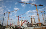 Chantier de construction, à Beer Yaakov, en 2022. (Crédit : Yossi Aloni/Flash90)
