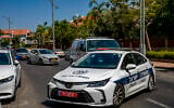 Illustration : Pompiers et policiers sur les lieux de l’explosion d’une voiture, à Rishon Lezion, le 3 juillet 2022. (Crédit : Yossi Aloni/Flash90)