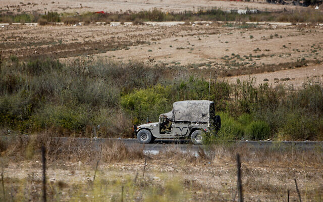 Photo d'illustration : Des soldats israéliens aux abords des lieux d'une fusillade à proximité de Shavei Shomron, le 11 octobre 2022. (Crédit : Nasser Ishtayeh/Flash90) Photo d'illustration : Des soldats israéliens aux abords des lieux d'une fusillade à proximité de Shavei Shomron, le 11 octobre 2022. (Crédit : Nasser Ishtayeh/Flash90)
