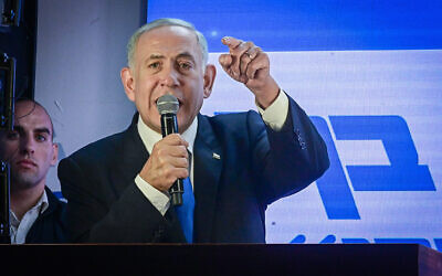 Le leader du Likud, Benjamin Netanyahu, lors d'un événement de campagne à Or Yehuda, le 30 octobre 2022. (Crédit : Avshalom Sassoni/Flash90) Le leader du Likud, Benjamin Netanyahu, lors d'un événement de campagne à Or Yehuda, le 30 octobre 2022. (Crédit : Avshalom Sassoni/Flash90)