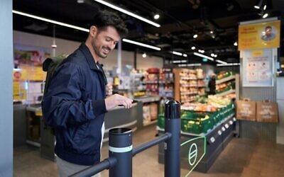 Un magasin Netto à Munich doté de la technologie sans caisse de Trigo, en octobre 2021. (Crédit : Stefan Hobmaier)