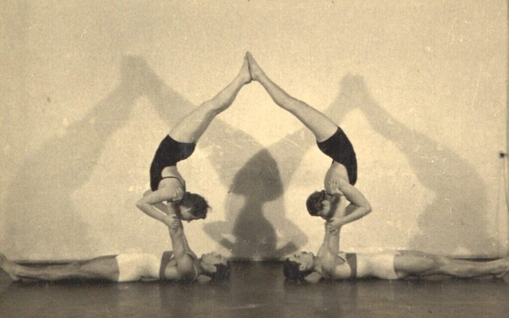  Gymnastes des années 1930, Lisette Pollak en haut à gauche. (Crédit : Collections de la bibliothèque de la Shoah de Vienne)