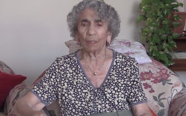 Zilli Schmidt lors de la Journée européenne de commémoration de l'Holocauste des Sintis et des Roms, le 1er août 2020. (Crédit : Capture d'écran/YouTube ; utilisée conformément à l'article 27a de la loi sur le droit d'auteur)