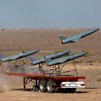 Illustration : Un drone lancé lors d'un exercice militaire en Iran, le 25 août 2022. (Crédit : Armée iranienne via AP)