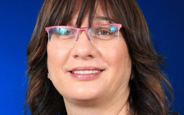 Rachel Pisam, première femme à atteindre le rang de chef adjoint au sein du Service d'incendie et de secours. (Autorisation)