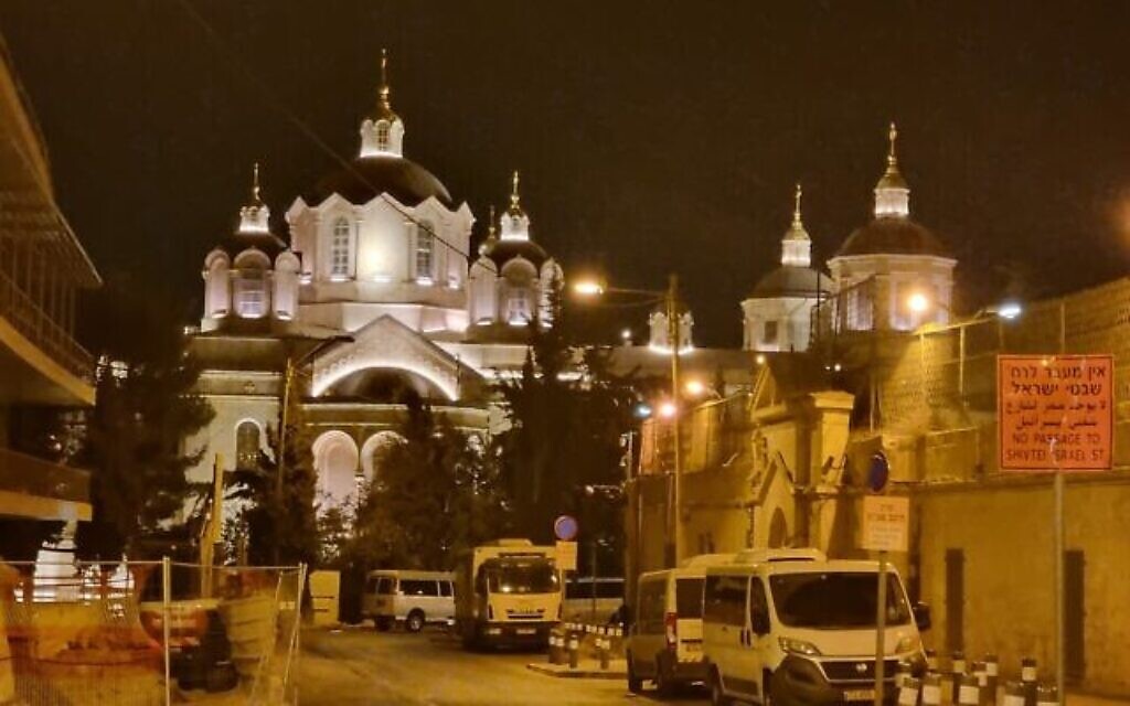 La majestueuse cathédrale de la Trinité, dans l’enceinte russe de Jérusalem. (Crédit : Shmuel Bar-Am)