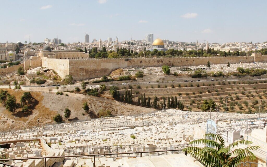  La tombe du soldat Shimon Harrar sur le mont des Oliviers, à Jérusalem. (Crédit : Shmuel Bar-Am)