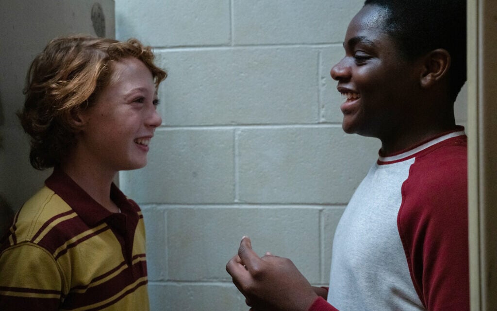 De gauche à droite : Michael Banks Repeta joue le rôle de Paul Graff et Jaylin Webb interprète le rôle de Johnny Crocker dans 'Armageddon Time' du réalisateur James Gray (Avec l’aimable autorisation d’Anne Joyce/Focus Features)