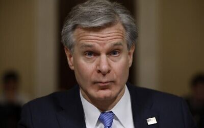 Le directeur du Federal Bureau of Investigation, Christopher Wray, s’apprête à témoigner devant le Comité de sécurité intérieure de la Chambre des Représentants, dans les bureaux de Cannon House, au Capitole, le 15 novembre 2022 à Washington (Crédit : Chip Somodevilla / Getty Images via l’AFP)