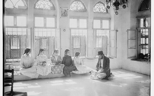 Colonie américaine . Photo Department, photographe. Les Samaritains de Naplouse Shechhem. École samaritaine. Naplouse Cisjordanie Naplouse, 1900. [Vers 1920] Photographie. https://www.loc.gov/item/2019693319/