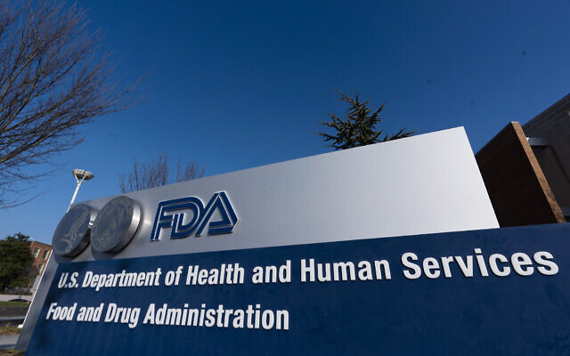 Une enseigne de la Food and Drug Administration est vue à Silver Spring, dans le Maryland, le 10 décembre 2020. (Crédit : Manuel Balce Ceneta/AP)