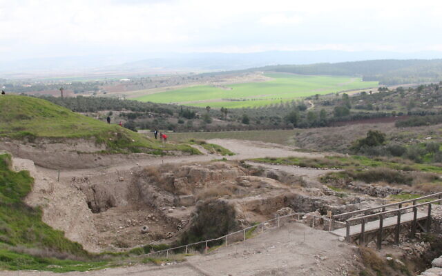 Vue panoramique du parc national de Tel Gezer. (Crédit : Shmuel Bar-Am)