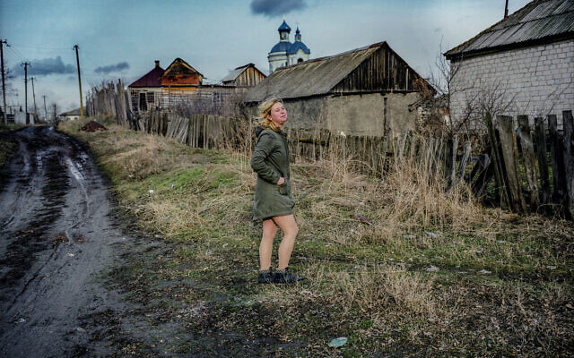 Photographie extraite de 'Zone d’opération anti-terroriste : Photos de la guerre en Ukraine' par Pavel Wolberg, du 22 novembre au 22 janvier à la galerie d’art Wizo Haifa (Courtoisie : Pavel Wolberg)