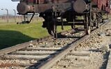 Wagon couvert utilisé pour transporter les Juifs hongrois à Auschwitz-Birkenau, 2015 (Crédit : Matt Lebovic/The Times of Israel)