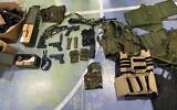 Armes et équipements saisis par l'armée israélienne en Cisjordanie, le 1er novembre 2022. (Crédit : armée israélienne)