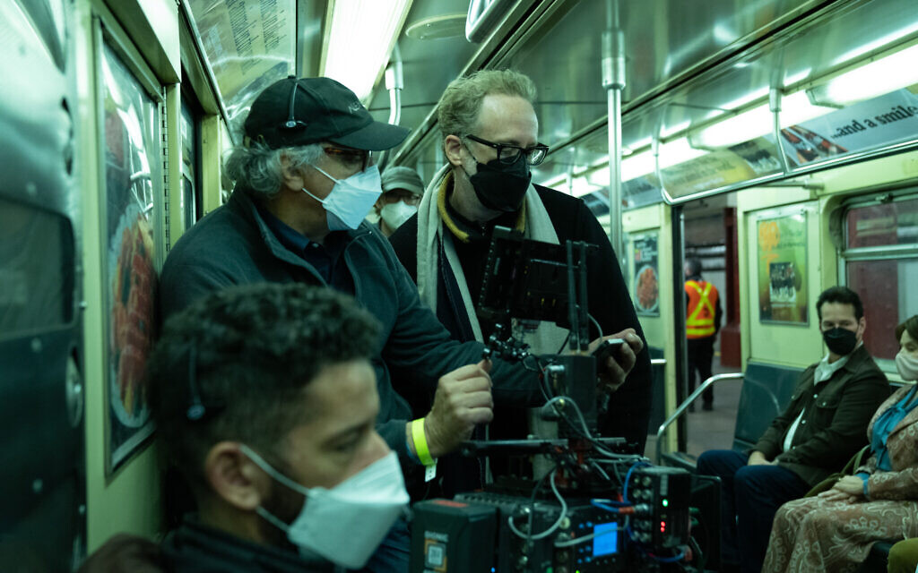 De gauche à droite : Darius Khondji, directeur de la photographie, et James Gray, directeur du tournage d’Armageddon Time (Avec l’aimable autorisation d’Anne Joyce/Focus Features)