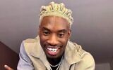 Le chanteur d'origine israélienne Stéphane Legar, qui a récemment remporté la troisième place de l'émission française "Danse avec les stars", affichant sa nouvelle coiffure. (Crédit : Stéphane Legar)