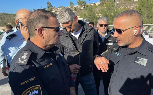 Le chef de la police, Kobi Shabtai, sur les lieux d'une explosion à Jérusalem, le 23 novembre 2022. (Crédit : Police israélienne) Le chef de la police, Kobi Shabtai, sur les lieux d'une explosion à Jérusalem, le 23 novembre 2022. (Crédit : Police israélienne)