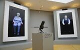 Illustration : Témoignages de survivants de la Shoah dans le cadre d'une exposition au Musée du patrimoine juif intitulée " New Dimensions in Testimony ", à New York, le 15 septembre 2017. (Crédit : AP Photo/Bebeto Matthews)