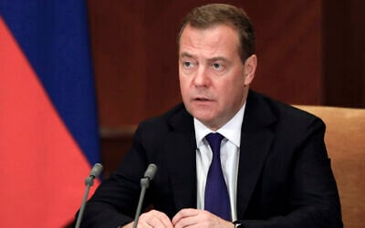 Le vice-président du Conseil de sécurité russe et chef du parti Russie unie, Dmitri Medvedev, lors d'une réunion à l'extérieur de Moscou, en Russie, le 3 octobre 2022. (Crédit : Ekaterina Shtukina, Sputnik Pool Photo via AP)