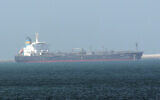 Le pétrolier Pacific Zircon, battant pavillon libérien, exploité par Eastern Pacific Shipping, basé à Singapour, dans le port de Jebel Ali, à Dubaï, aux Émirats arabes unis, le 16 août 2015. (Crédit : AP Photo/Nabeel Hashmi)