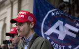 Nick Fuentes, militant d'extrême-droite, tenant un rassemblement au Capitole, à Lansing, dans le Michigan, le 11 novembre 2020. (Crédit : Nicole Hester/Ann Arbor News via AP/Dossier)