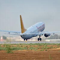 Un avion British Airways décollant de l'aéroport Ben Gurion, à Tel Aviv, le 3 septembre 2014. (Crédit : Moshe Shaï/Flash90)