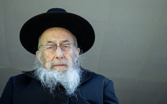 Le rabbin Zvi Tau participant à une marche à Jérusalem contre les réformes de la conversion et du contrôle de la casheroute, à Jérusalem, le 30 janvier 2022. (Crédit : Olivier Fitoussi/Flash90)