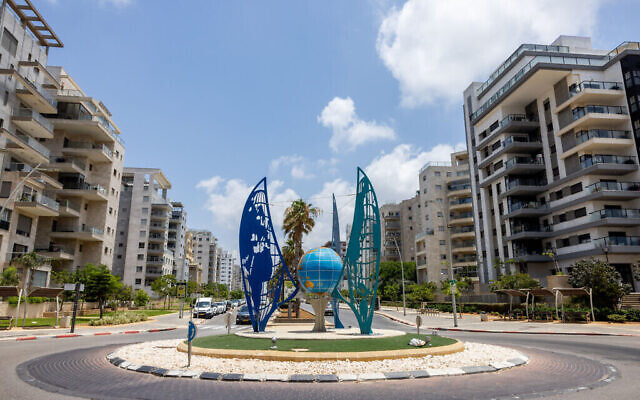 Illustration : Vue du quartier Givat Olga à Hadera, le 22 juin 2022. (Crédit : Nati Shohat/Flash90) Illustration : Vue du quartier Givat Olga à Hadera, le 22 juin 2022. (Crédit : Nati Shohat/Flash90)