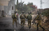 Illustration : Des soldats israéliens dans le village de Kfar Qaddum, près de Naplouse, en Cisjordanie, le 7 octobre 2022. (Crédit : Nasser Ishtayeh/Flash90/Dossier)