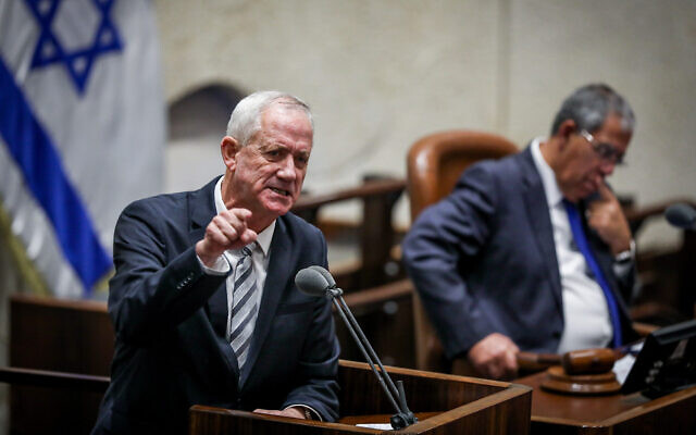 Le ministre de la Défense Benny Gantz prend la parole lors d'une session plénière spéciale pour marquer les 27 ans de l'assassinat du Premier ministre Yitzhak Rabin, à la Knesset, le 6 novembre 2022. (Crédit : Noam Revkin Fenton/Flash90) Le ministre de la Défense Benny Gantz prend la parole lors d'une session plénière spéciale pour marquer les 27 ans de l'assassinat du Premier ministre Yitzhak Rabin, à la Knesset, le 6 novembre 2022. (Crédit : Noam Revkin Fenton/Flash90)