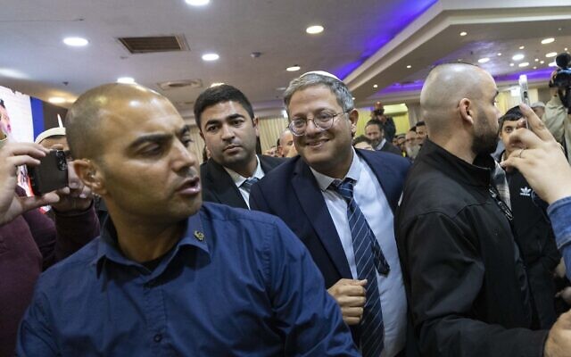 Le chef du parti Otzma Yehudit, le député Itamar Ben Gvir, lors d'une cérémonie en l'honneur du rabbin Meir Kahane, leader juif extrémiste décédé, à Jérusalem, le 10 novembre 2022. (Crédit : Olivier Fitoussi/Flash90)