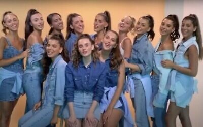 Capture d’écran de la vidéo des participantes au concours Miss Israël, en 2021. (YouTube. Utilisé conformément à l’article 27a de la Loi sur le droit d’auteur)
