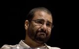 Le militant égyptien Alaa Abdel-Fattah, lors d'une conférence à l'Université américaine du Caire, en Égypte, le 22 septembre 2014. (Crédit : Nariman el-Mofty/AP)