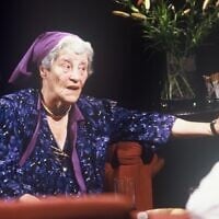 Miriam Rothschild (1908-2005) apparaît dans l'émission britannique 'After Dark' en juillet 1988. (Crédit : Domaine public/Autorisation de l'auteur)