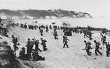 Des soldats américains débarquent près d'Alger. (Crédit : Wikimedia Commons, 8 novembre 1942, auteur inconnu, domaine public)