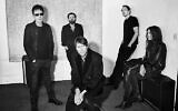 Les membres du groupe de rock alternatif britannique Suede, de retour en Israël en Juin 2023 pour un concert à Tel Aviv (Crédit : Dean Chalkley)