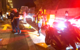 Les secours sur la scène d'une attaque à l'arme à feu à Kiryat Ata, le 31 octobre 2022. (Crédit : Magen David Adom)